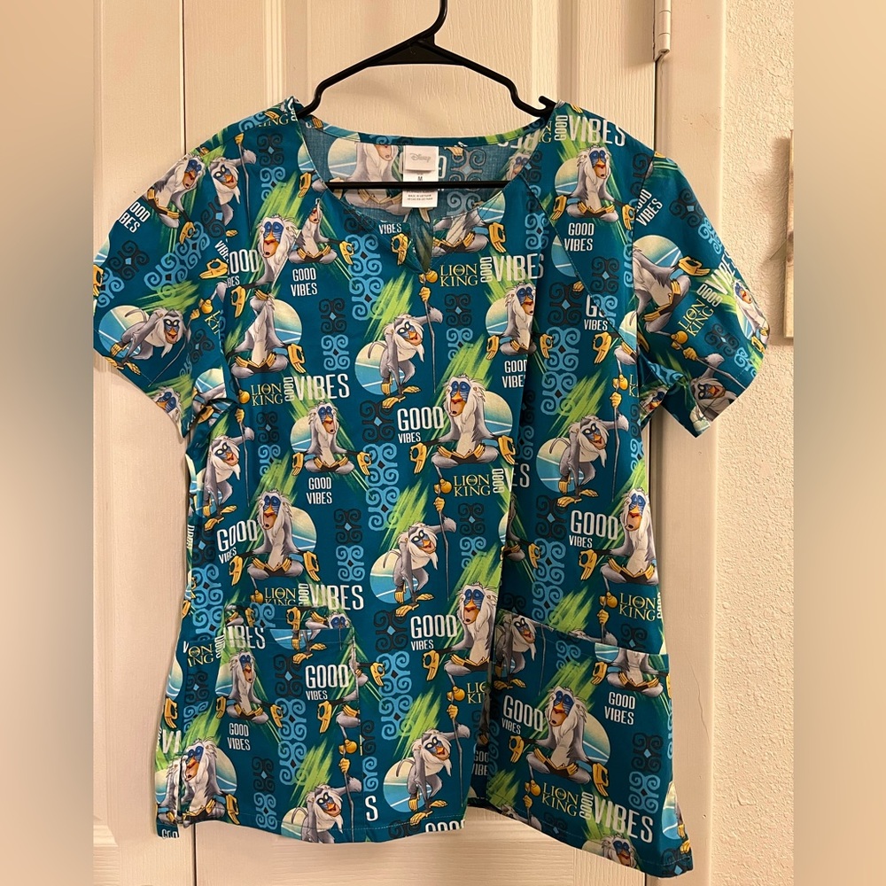 Disney Lion King “Good Vibes” Scrub Top - M